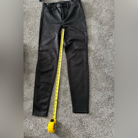 Liverpool Los Angeles Madonna Coated Skinny Pants are a size 8/29. - Picture 9 of 9